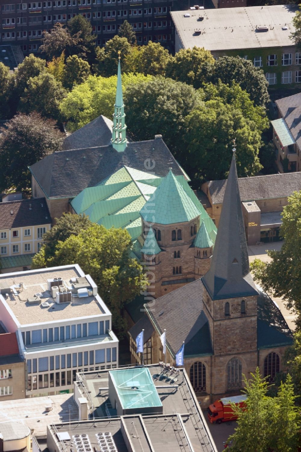 Essen von oben - Essener Dom am Burgplatz in Essen in Nordrhein-Westfalen