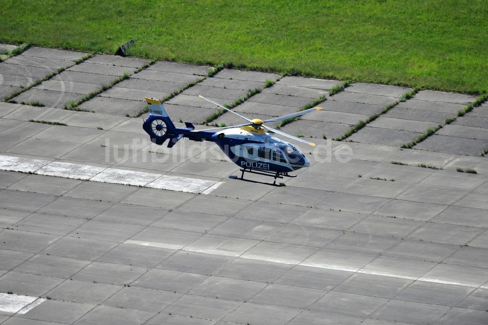 Werneuchen aus der Vogelperspektive: Eurocopter der Bundespolizei auf dem Flugplatz Werneuchenim Bundesland Brandenburg