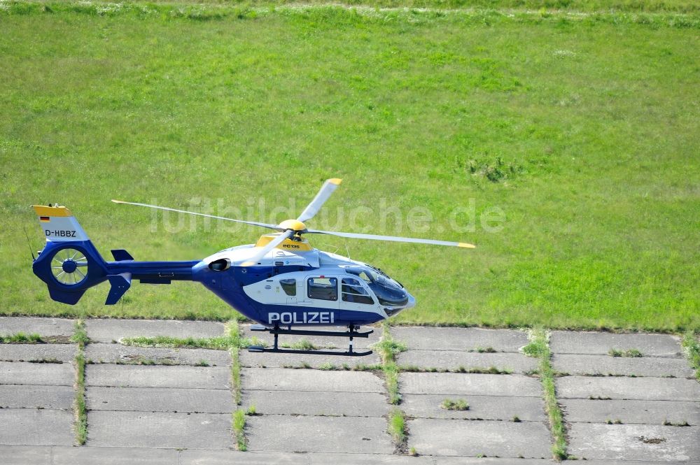 Werneuchen aus der Vogelperspektive: Eurocopter der Bundespolizei auf dem Flugplatz Werneuchenim Bundesland Brandenburg