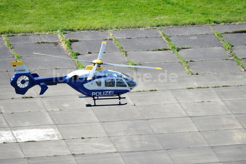 Luftbild Werneuchen - Eurocopter der Bundespolizei auf dem Flugplatz Werneuchenim Bundesland Brandenburg