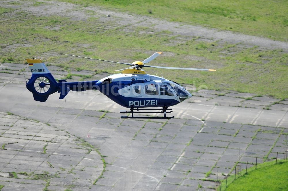 Werneuchen von oben - Eurocopter der Bundespolizei auf dem Flugplatz Werneuchenim Bundesland Brandenburg