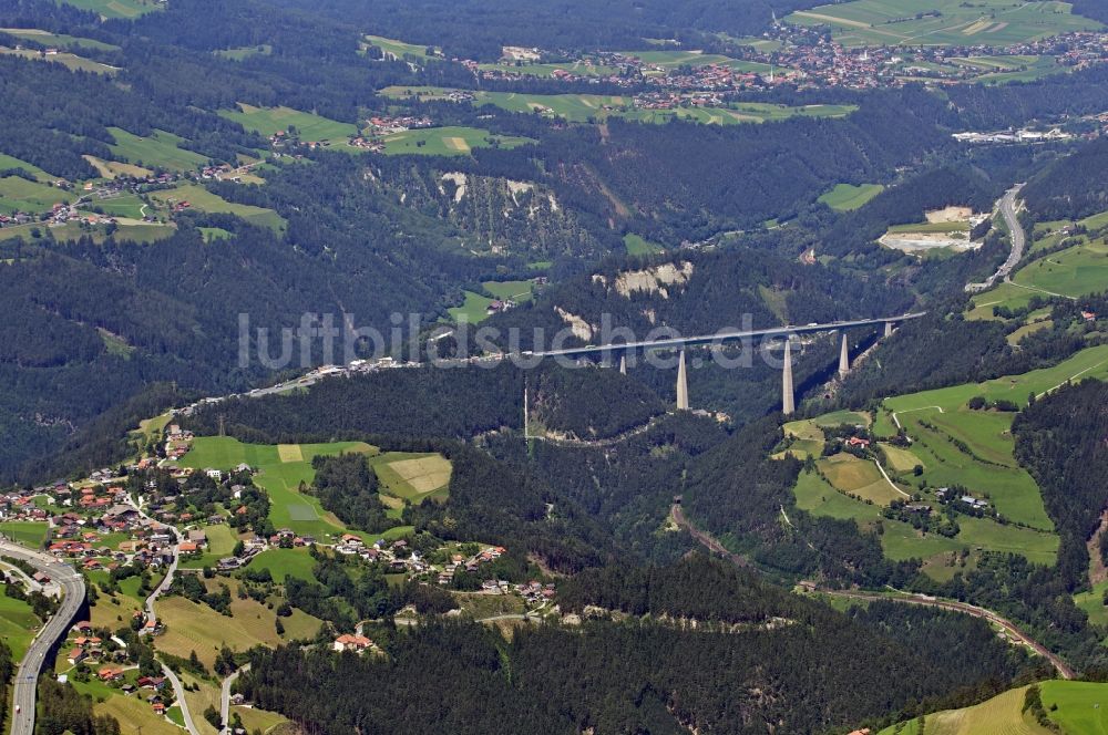 Schönberg im Stubaital aus der Vogelperspektive: Europabrücke bei Schönberg im Stubaital in Österreich