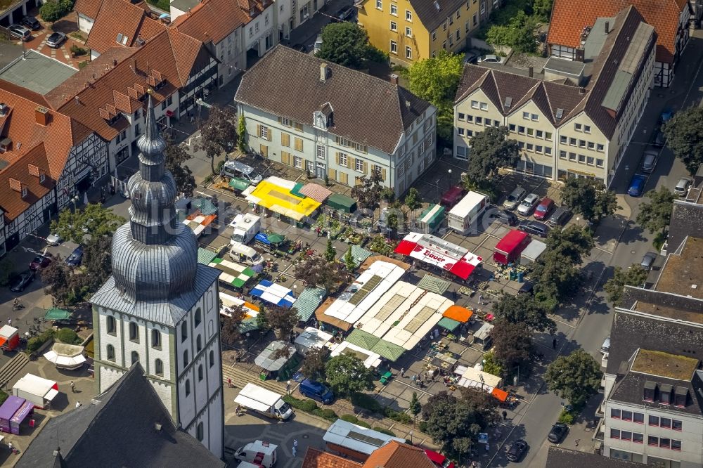 Luftbild Lippstadt - Evangelische Marienkirche mit Marktplatz im Zentrum der Altstadt von Lippstadt in der Soester Boerde im Bundesland Nordrhein-Westfalen