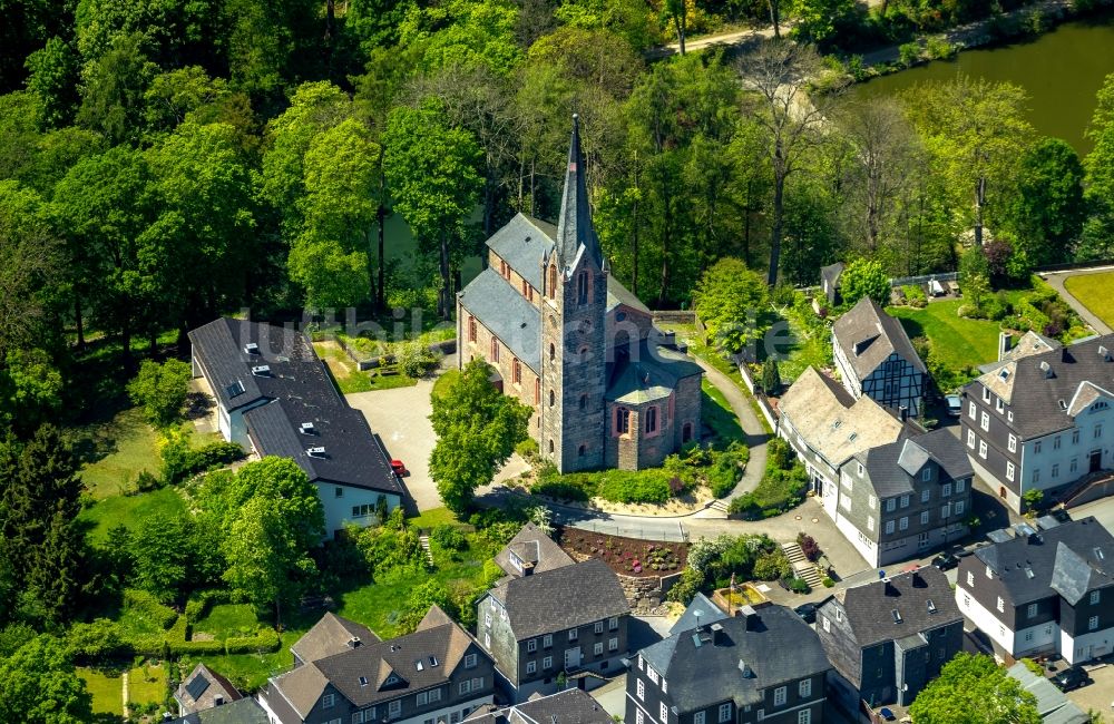 Bad Berleburg aus der Vogelperspektive: Evangelische Stadtkirche in Bad Berleburg im Bundesland Nordrhein-Westfalen