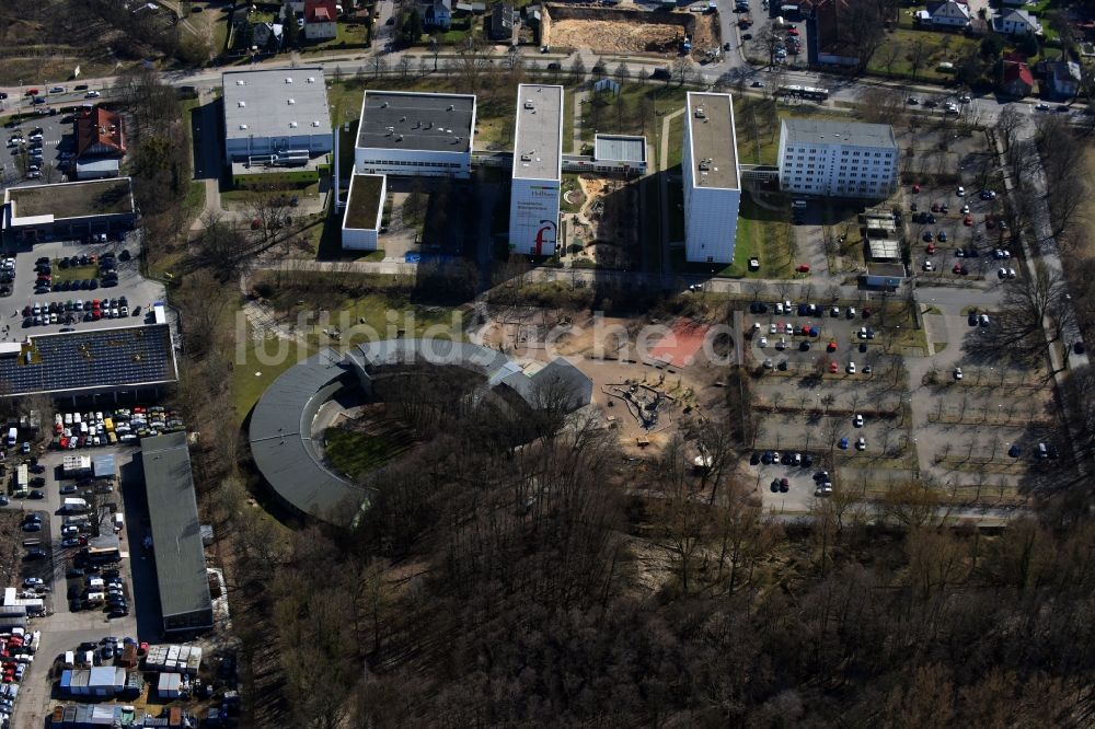 Kleinmachnow von oben - Evangelischer Bildungscampus - Evangelisches Gymnasium Kleinmachnow mit Grundschule und Kindergarten in Kleinmachnow in Brandenburg