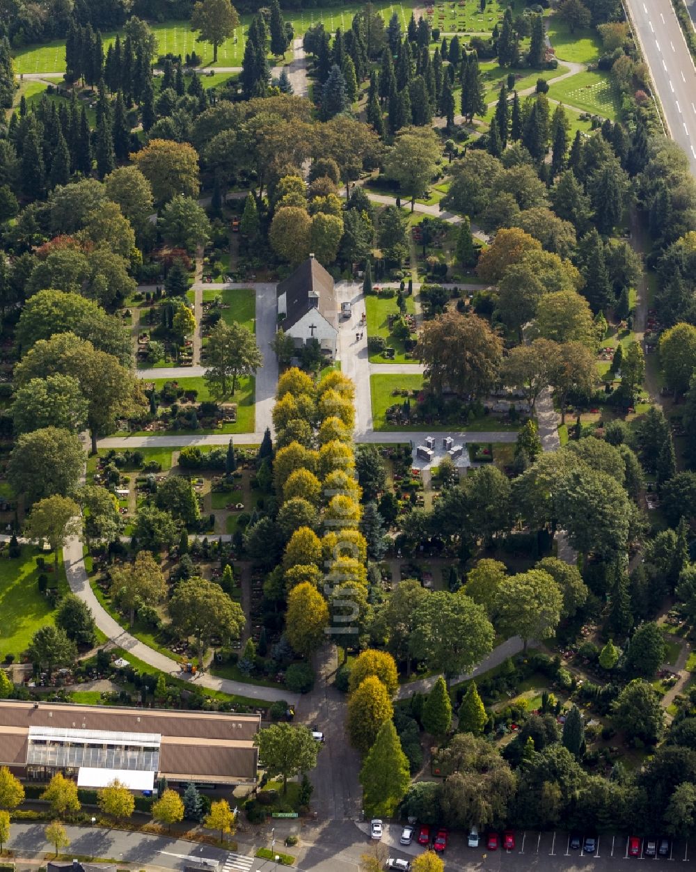 Velbert aus der Vogelperspektive: Evangelischer Friedhof in Velbert im Bundesland Nordrhein-Westfalen