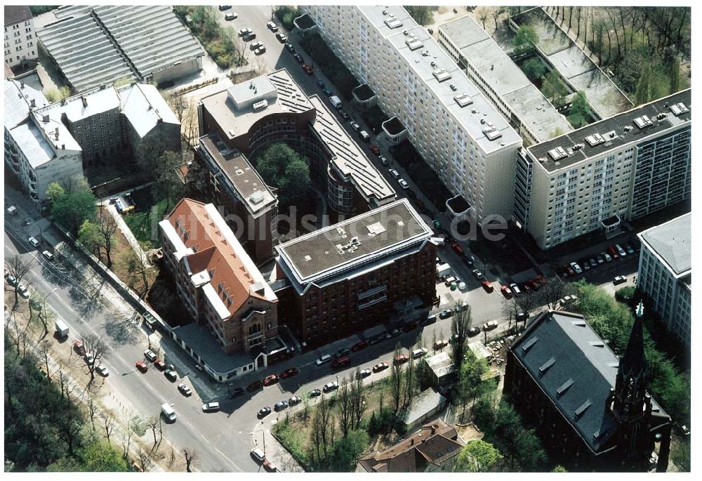 Luftaufnahme Berlin - Friedrichshain - Evangelisches Kirchenzentrum in der Georgenkirchstraße in Berlin - Friedrichshain.