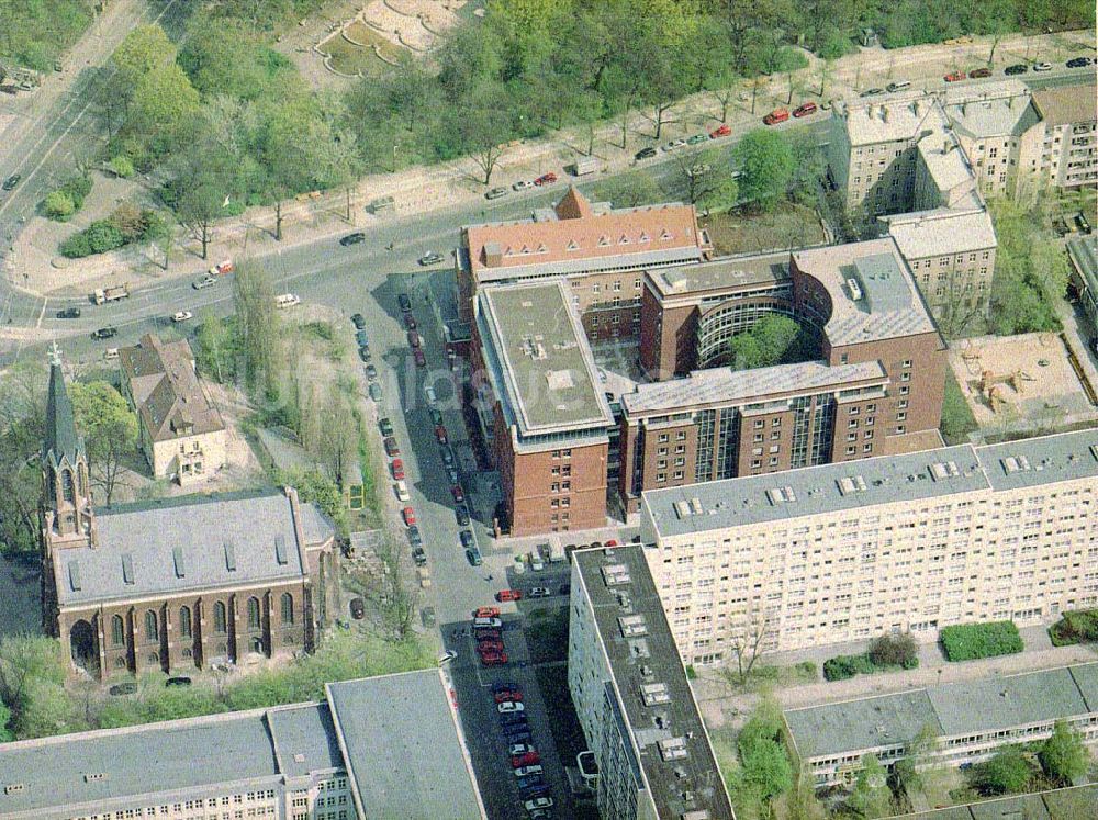 Berlin - Friedrichshain von oben - Evangelisches Kirchenzentrum in der Georgenkirchstraße in Berlin - Friedrichshain.