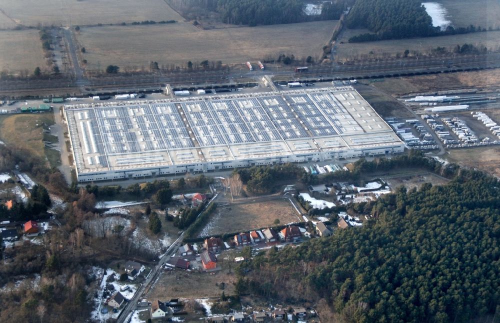 Luftaufnahme Halbe - Fabrikanlage der Firma Zebra Freizeitmöbel in Halbe im Ortsteil Löpten in Halbe im Bundesland Brandenburg