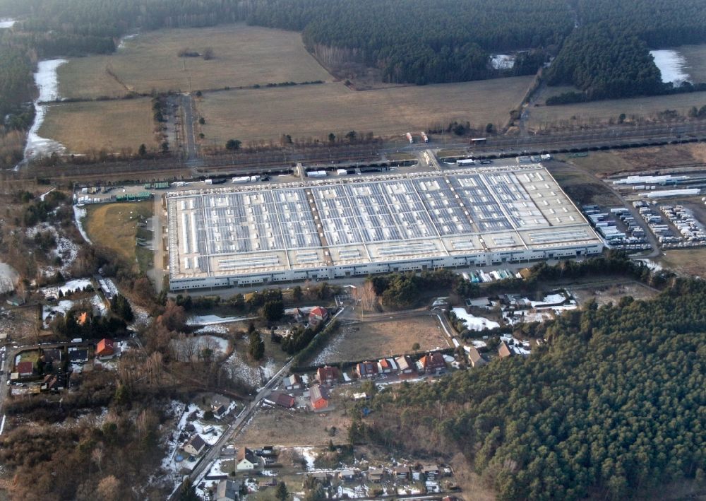 Halbe von oben - Fabrikanlage der Firma Zebra Freizeitmöbel in Halbe im Ortsteil Löpten in Halbe im Bundesland Brandenburg