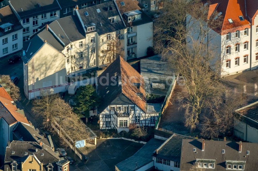 Luftbild Bochum - Fachwerkhaus- und Mehrfamilienhaus im Ortsteil Wattenscheid in Bochum im Bundesland Nordrhein-Westfalen