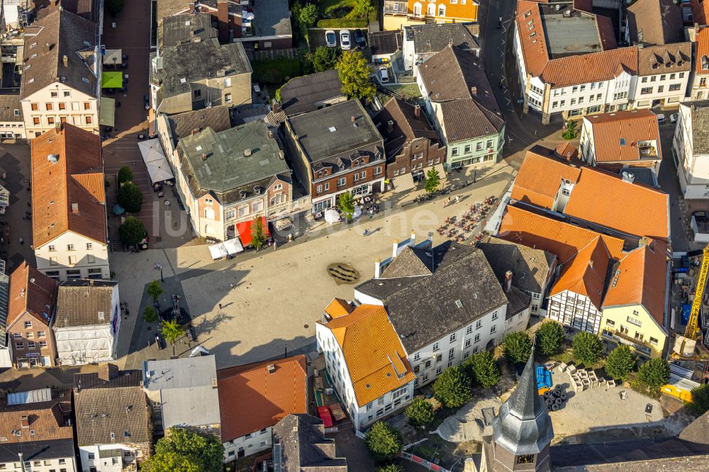 Luftaufnahme Beckum - Fachwerkhaus- und Mehrfamilienhaus- Wohngebiet in Beckum im Bundesland Nordrhein-Westfalen, Deutschland