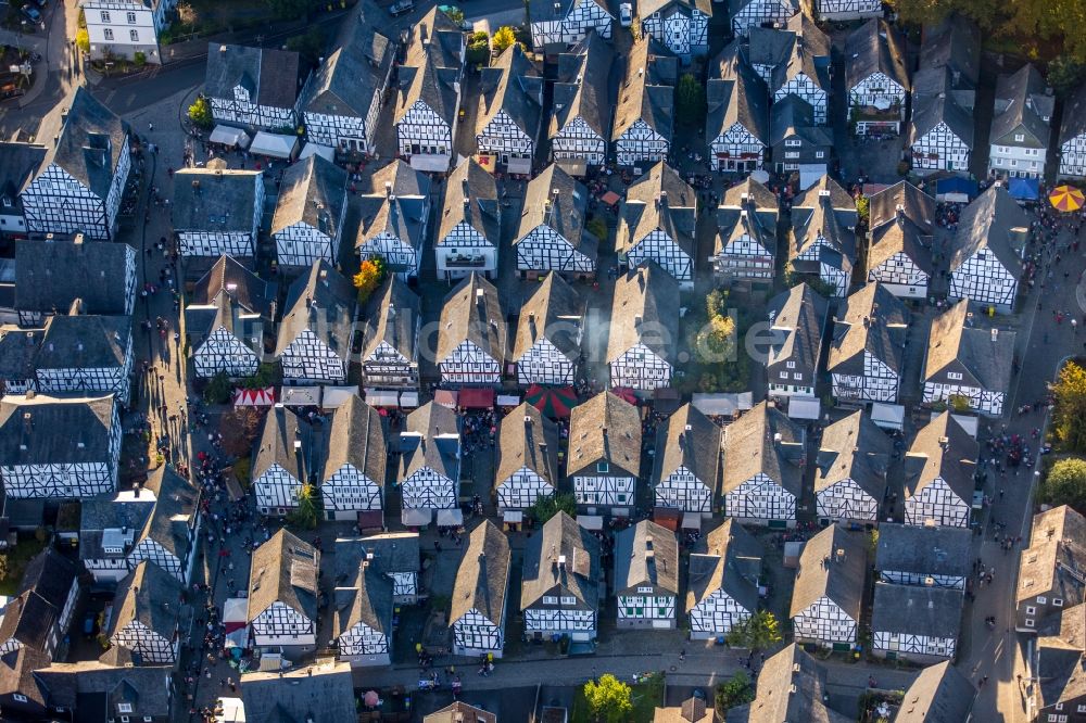 Luftbild Freudenberg - Fachwerkhaus- und Mehrfamilienhaus- Wohngebiet in Freudenberg im Bundesland Nordrhein-Westfalen