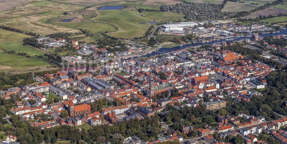 Luftaufnahme Greifswald - Fachwerkhaus- und Mehrfamilienhaus- Wohngebiet in Greifswald im Bundesland Mecklenburg-Vorpommern