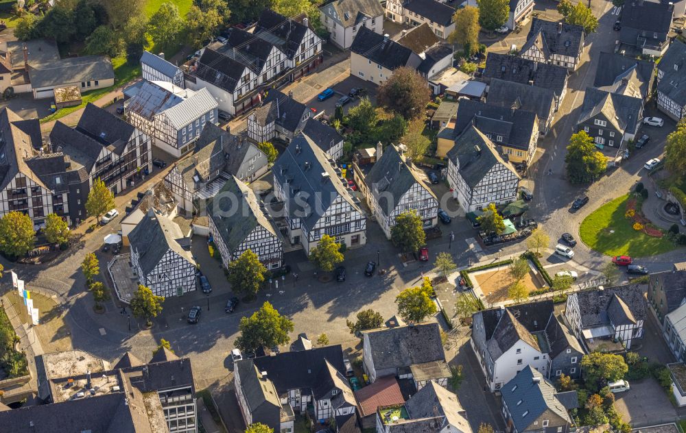 Luftbild Hilchenbach - Fachwerkhaus- und Mehrfamilienhaus- Wohngebiet in Hilchenbach im Bundesland Nordrhein-Westfalen, Deutschland