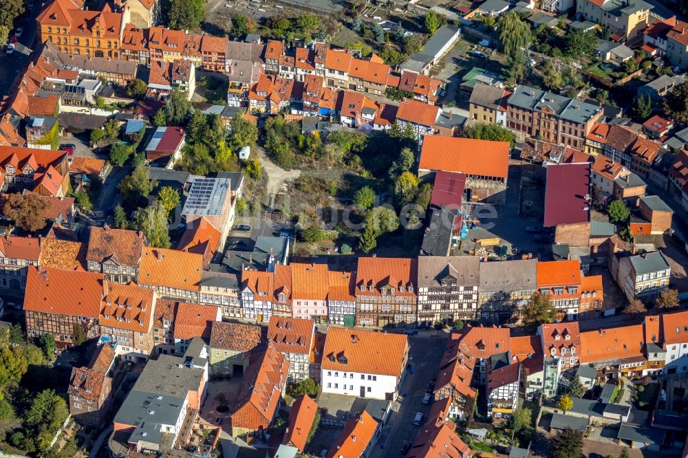 Quedlinburg von oben - Fachwerkhaus- und Mehrfamilienhaus- Wohngebiet in Quedlinburg im Bundesland Sachsen-Anhalt, Deutschland