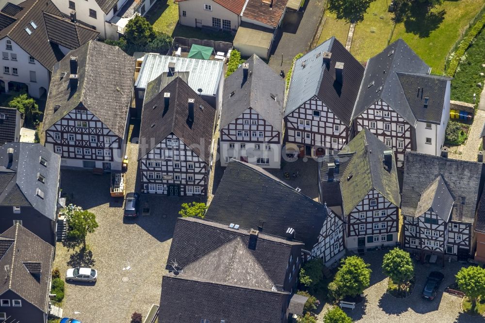 Luftbild Bad Laasphe - Fachwerkhäuser am Kirchplatz im Stadtzentrum der Altstadt Bad Laasphe im Bundesland Nordrhein-Westfalen