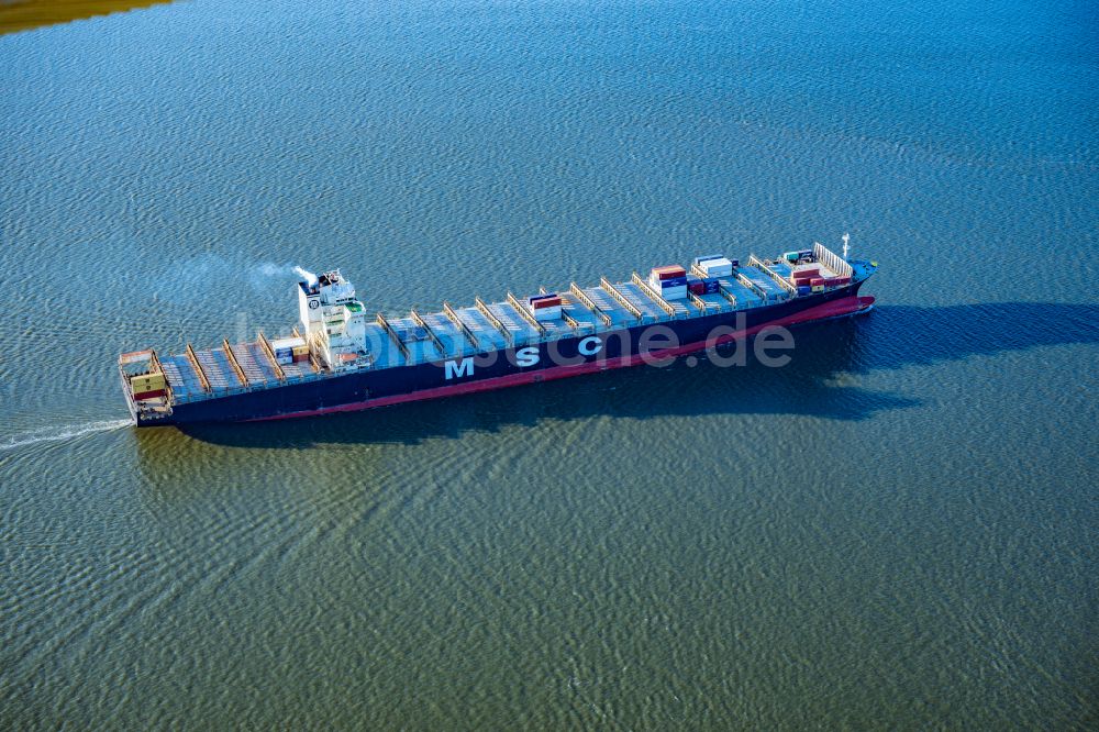 Luftbild Brunsbüttel - Fahrendes Containerschiff MSC Tokyo Monrovia in Brunsbüttel im Bundesland Schleswig-Holstein, Deutschland