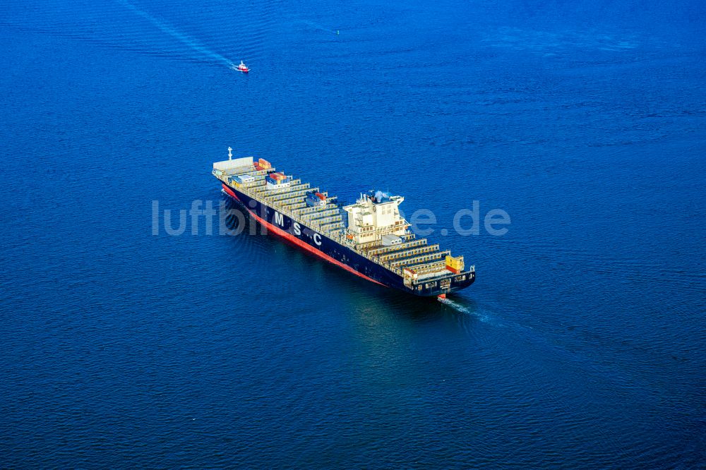 Luftaufnahme Brunsbüttel - Fahrendes Containerschiff MSC Tokyo Monrovia in Brunsbüttel im Bundesland Schleswig-Holstein, Deutschland