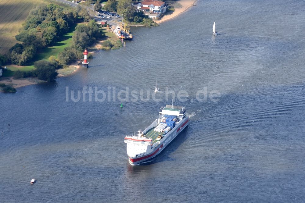 Bremen von oben - Fahrendes Containerschiff der Reederei Royal Wagenborg auf dem Fluss Weser in Bremen