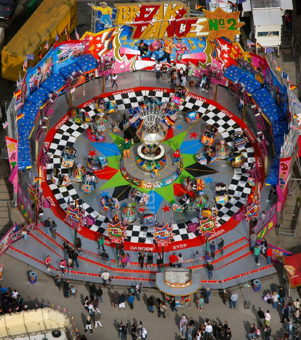 Recklinghausen aus der Vogelperspektive: Fahrgeschäft Breakdance auf der Palmkirmes Recklinghausen im Bundesland Nordrhein-Westfalen