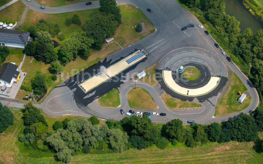 Haltern am See von oben - Fahrsicherheitstraining zur Erhöhung der Verkehrssicherheit mit Kraftfahrzeugen - ADAC Trainingsanlage Haltern in Berghaltern in Haltern am See im Bundesland Nordrhein-Westfalen, Deutschland