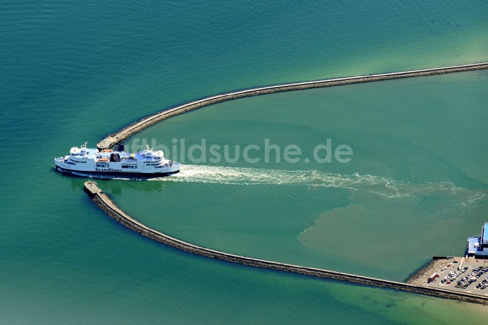 Puttgarden von oben - Fahrt eines Fähr- Schiffes über die Ostsee in Puttgarden im Bundesland Schleswig-Holstein