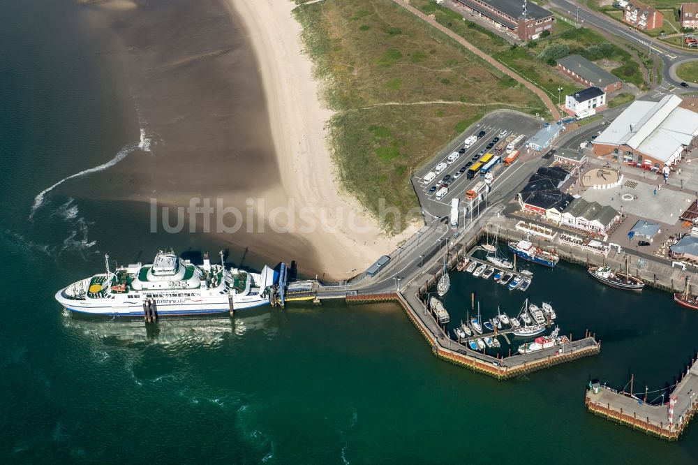 Luftbild List - Fahrt eines Fähr- Schiffes der FRS Förde Reederei Seetouristik GmbH & Co. KG in List im Bundesland