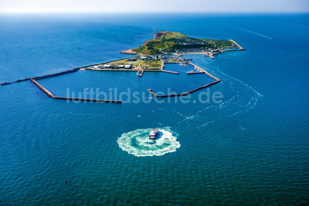 Luftbild Helgoland - Fahrt eines Fähr- Schiffes FRS Halunder Jet in Helgoland im Bundesland Schleswig-Holstein, Deutschland