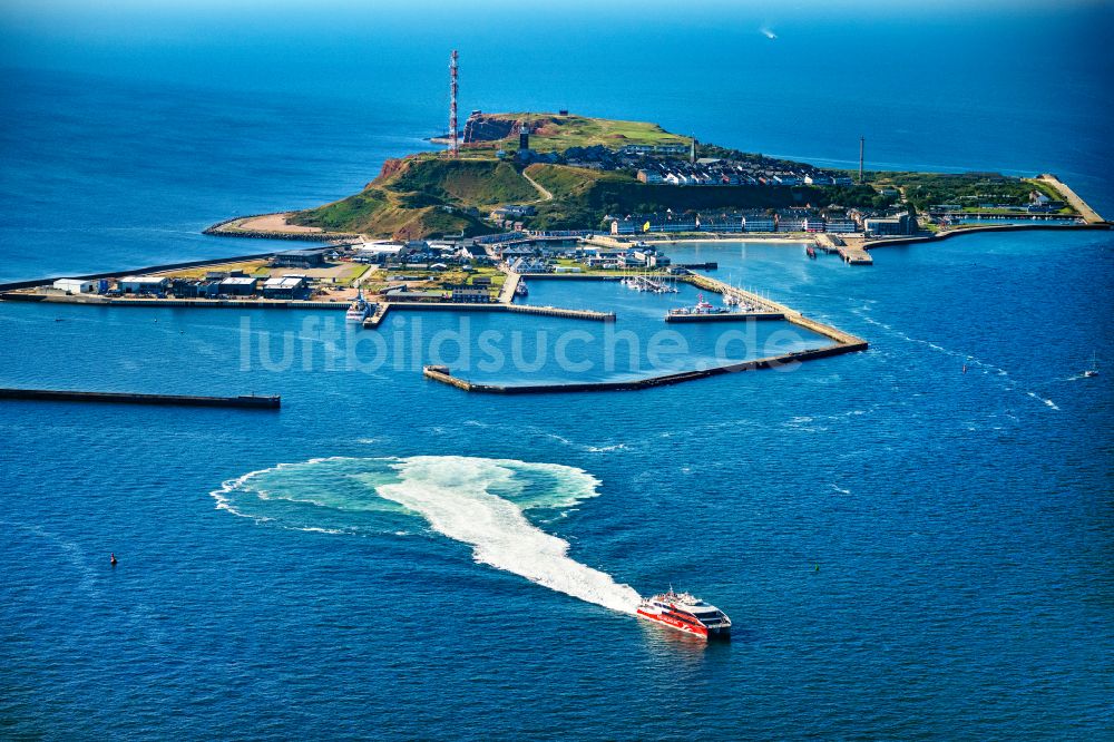 Helgoland von oben - Fahrt eines Fähr- Schiffes FRS Halunder Jet in Helgoland im Bundesland Schleswig-Holstein, Deutschland