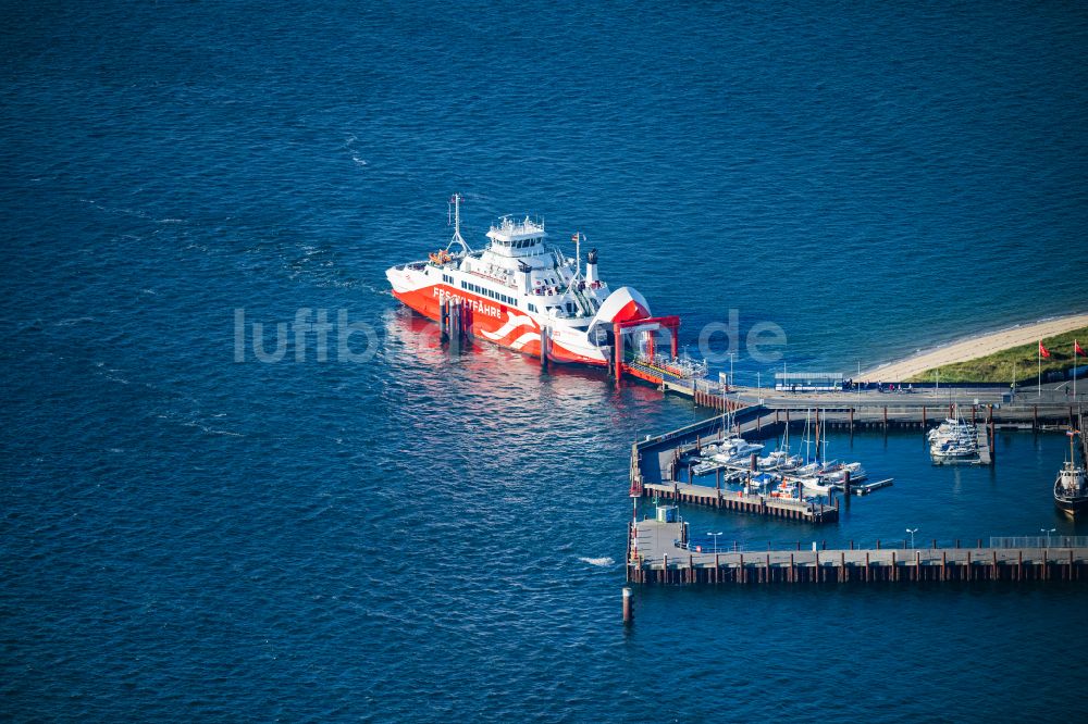 Luftaufnahme List - Fahrt eines Fähr- Schiffes der FRS Syltfähre Limassol in List auf Sylt im Bundesland Schleswig-Holstein, Deutschland