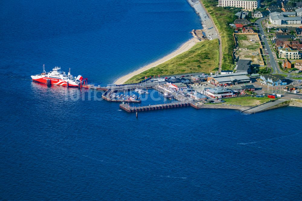 List aus der Vogelperspektive: Fahrt eines Fähr- Schiffes der FRS Syltfähre Limassol in List auf Sylt im Bundesland Schleswig-Holstein, Deutschland