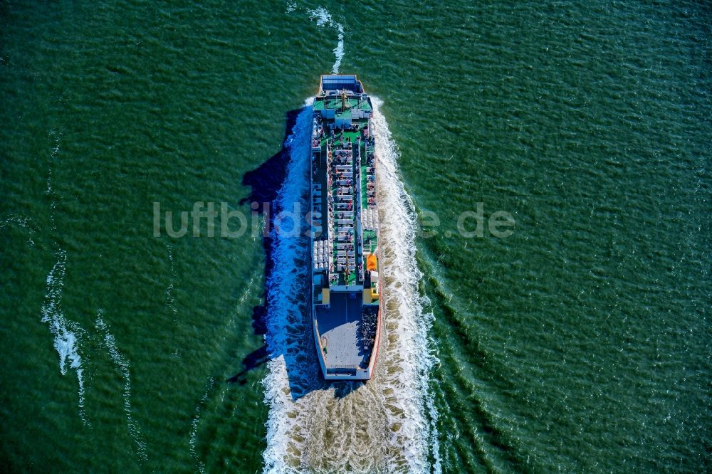 Luftbild Borkum - Fahrt eines Fähr- Schiffes MS Westfalen in Borkum im Bundesland Niedersachsen, Deutschland