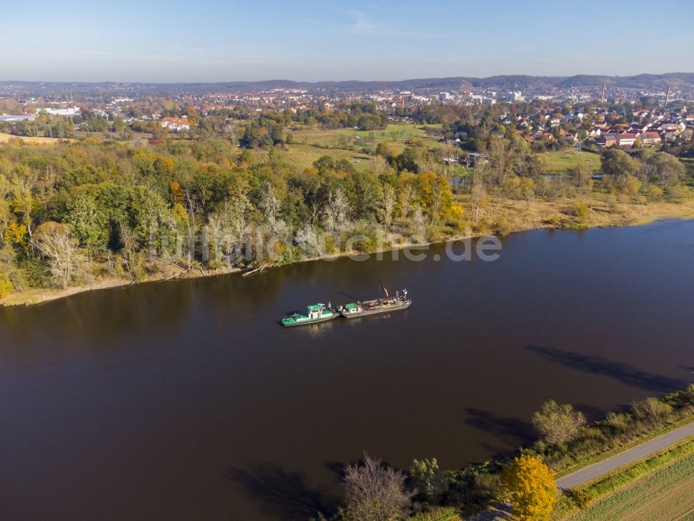 Klipphausen aus der Vogelperspektive: Fahrtrinnenwartung auf der Elbe in Gauernitz im Bundesland Sachsen, Deutschland