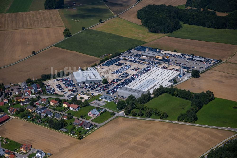 Luftbild Neukirchen - Fahrzeugbau- Werksgelände der Aichinger Autotechnikzentrum GmbH & Co. KG in Neukirchen im Bundesland Bayern, Deutschland