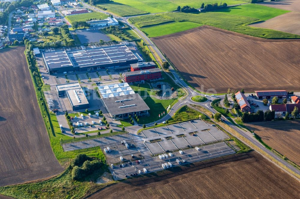 Luftaufnahme Aulendorf - Fahrzeugbau- Werksgelände der Carthago Reisemobilbau GmbH in Aulendorf im Bundesland Baden-Württemberg, Deutschland