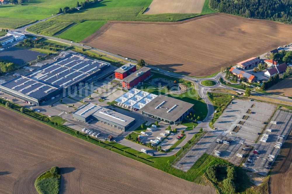 Aulendorf aus der Vogelperspektive: Fahrzeugbau- Werksgelände der Carthago Reisemobilbau GmbH in Aulendorf im Bundesland Baden-Württemberg, Deutschland