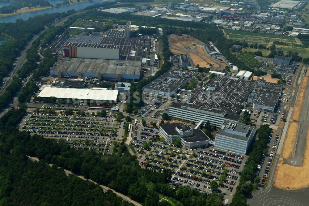 Köln aus der Vogelperspektive: Fahrzeugbau- Werksgelände der Ford-Werke GmbH im Ortsteil Merkenich in Köln im Bundesland Nordrhein-Westfalen, Deutschland