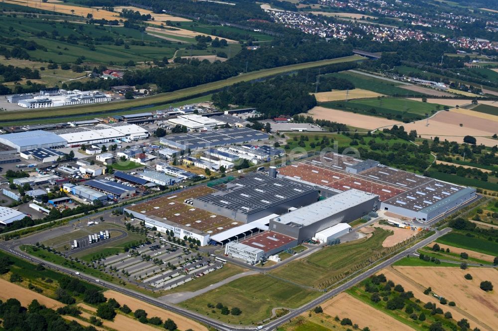 Kuppenheim aus der Vogelperspektive: Fahrzeugbau- Werksgelände des Mercedes Benz Werk in Kuppenheim im Bundesland Baden-Württemberg, Deutschland