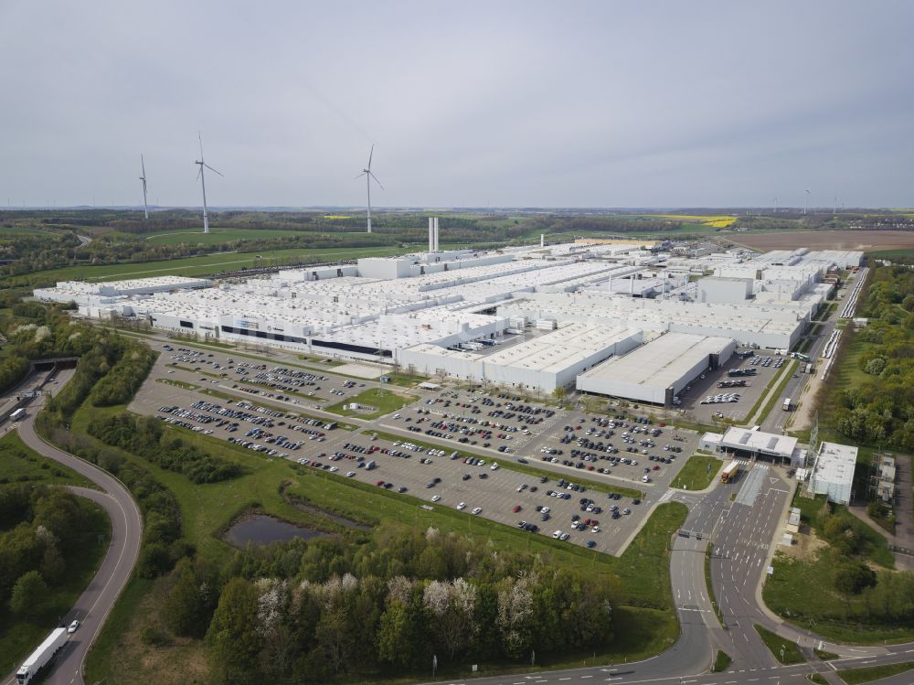 Zwickau von oben - Fahrzeugbau- Werksgelände der VW Volkawagen AG in Zwickau im Bundesland Sachsen, Deutschland