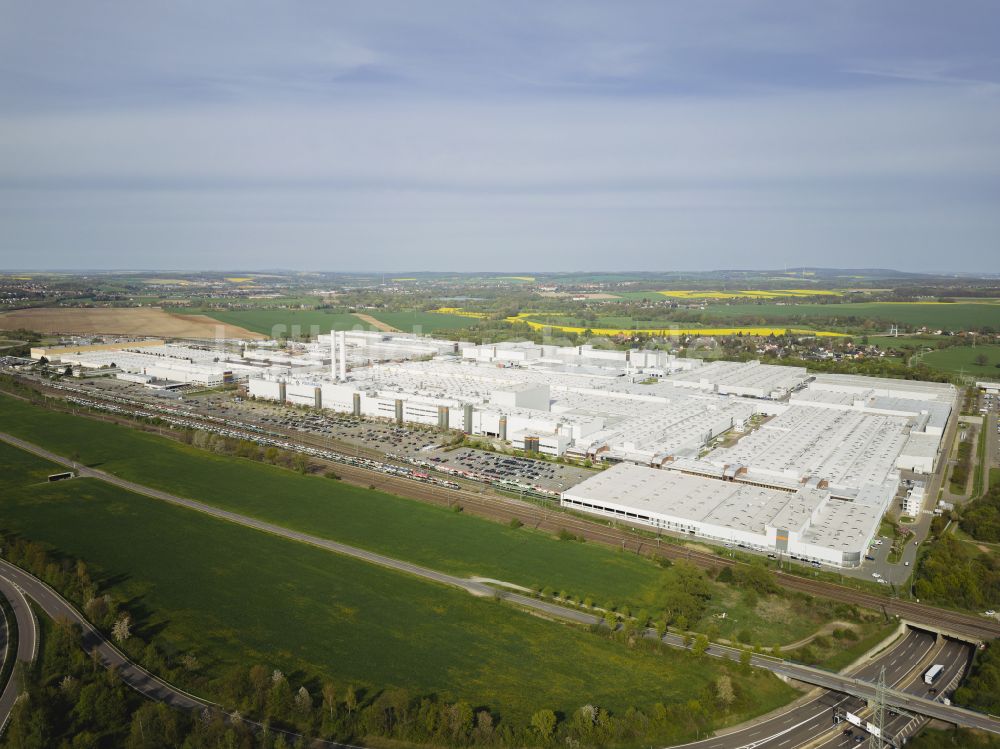 Luftaufnahme Zwickau - Fahrzeugbau- Werksgelände der VW Volkawagen AG in Zwickau im Bundesland Sachsen, Deutschland