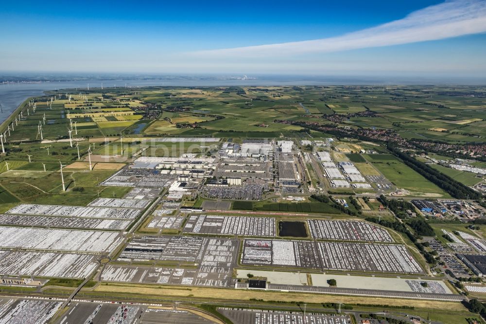 Emden von oben - Fahrzeugbau- Werksgelände der Volkswagen AG in Emden im Bundesland Niedersachsen, Deutschland