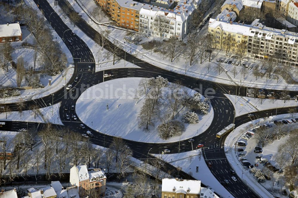 Luftbild Berlin - Falkenseer Platz in Berlin-Spandau im Winter