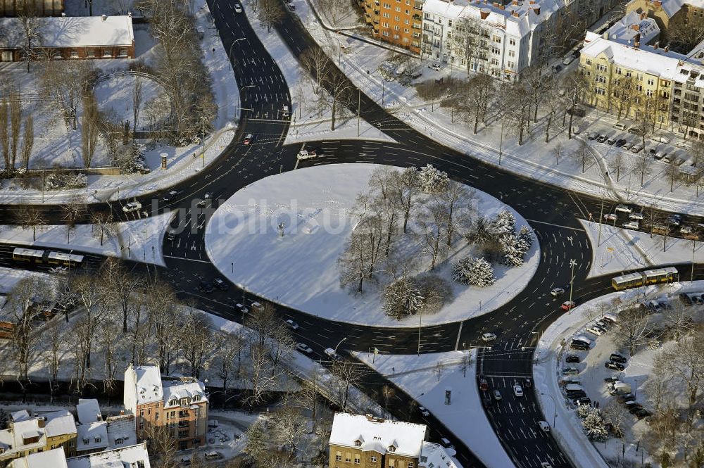 Luftaufnahme Berlin - Falkenseer Platz in Berlin-Spandau im Winter