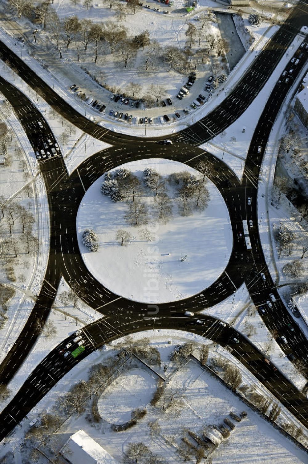 Luftbild Berlin - Falkenseer Platz in Berlin-Spandau im Winter