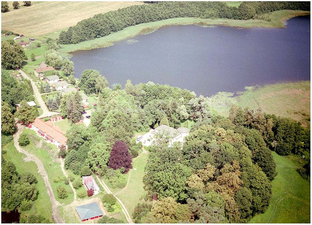 Kratzeburg aus der Vogelperspektive: Familienferienstätte Dambecker Park im Nationalpark Müritz AWO Sano gemeinnützige GmbH Susanne Müller-Bohley Leiterin der Familienferienstätte S