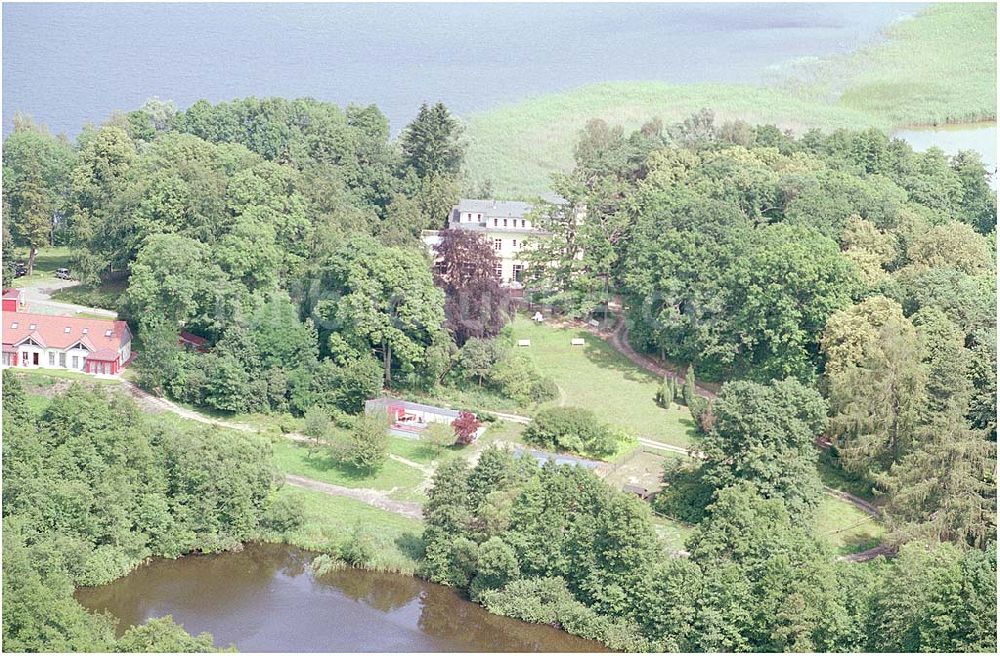 Kratzeburg aus der Vogelperspektive: Familienferienstätte Dambecker Park im Nationalpark Müritz AWO Sano gemeinnützige GmbH Susanne Müller-Bohley Leiterin der Familienferienstätte S