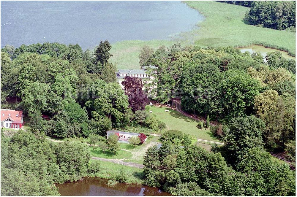 Kratzeburg aus der Vogelperspektive: Familienferienstätte Dambecker Park im Nationalpark Müritz AWO Sano gemeinnützige GmbH Susanne Müller-Bohley Leiterin der Familienferienstätte S