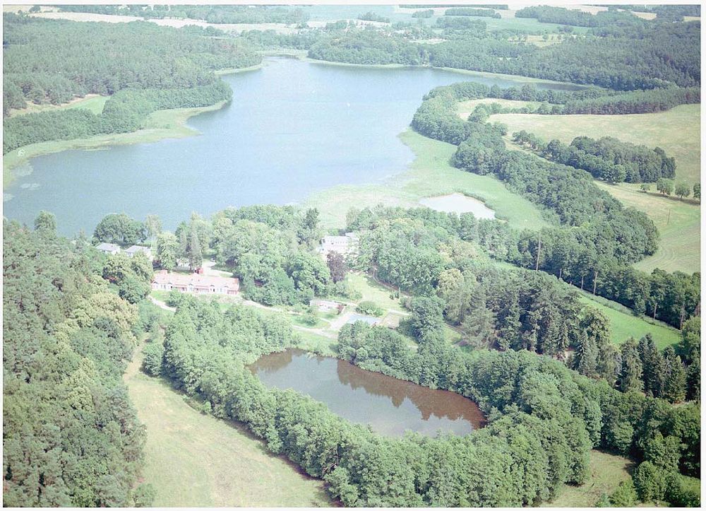 Kratzeburg aus der Vogelperspektive: Familienferienstätte Dambecker Park im Nationalpark Müritz AWO Sano gemeinnützige GmbH Susanne Müller-Bohley Leiterin der Familienferienstätte S