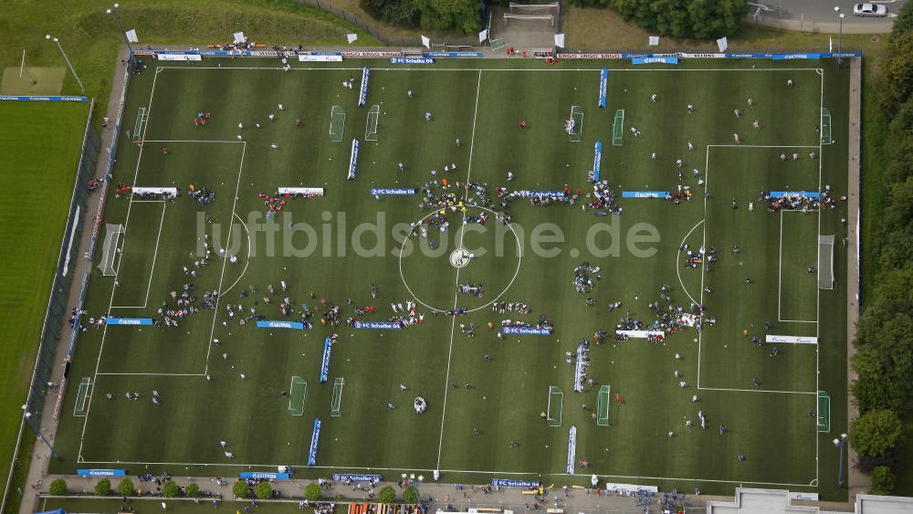 Luftbild Gelsenkirchen - Fanbegegnung mit der Mannschaft des FC Schalke 04 in Gelsenkirchen, Nordrhein-Westfalen